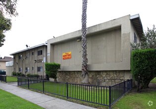 Building Photo - 326 E. Pearson