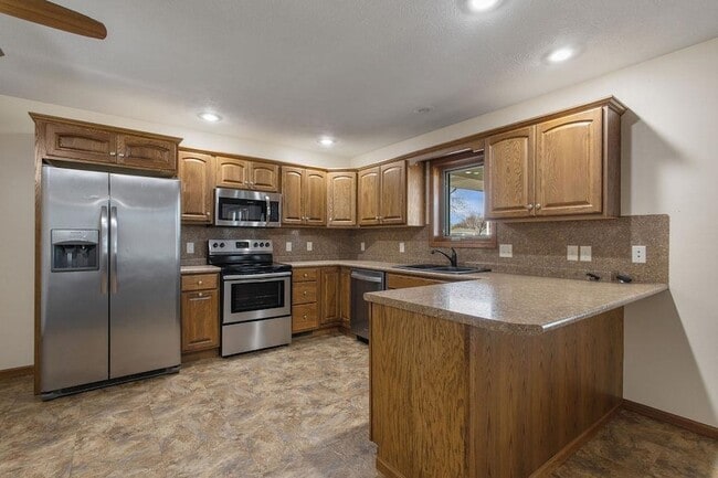 Building Photo - 112 N 5th St