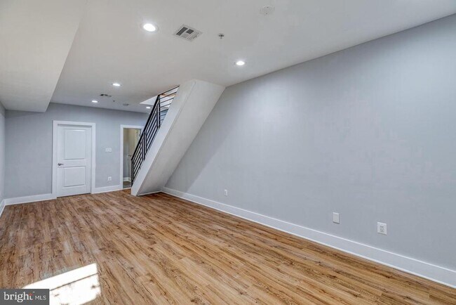 Building Photo - 2636 Latona St