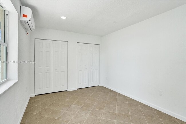 Building Photo - 2120-2122 Thomas Street Unit 2122