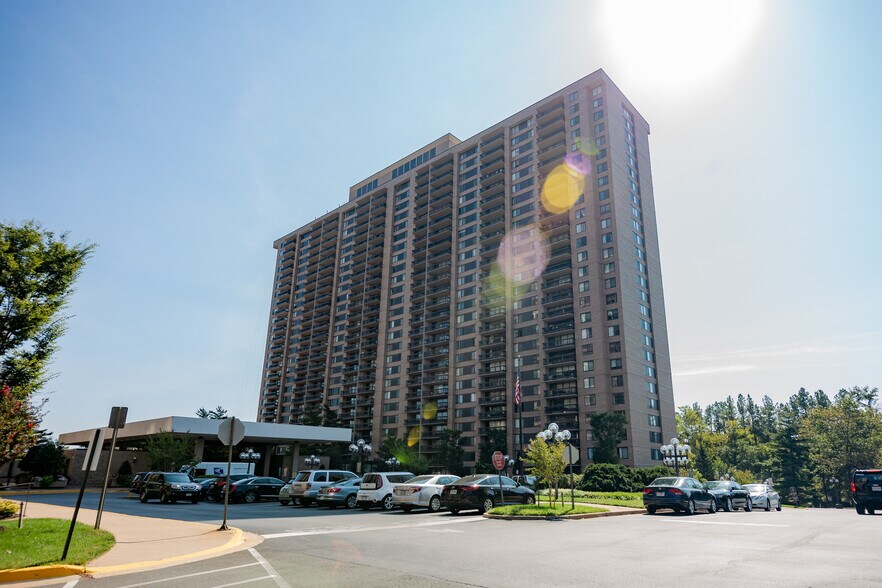 Building view - 3701 S George Mason Dr