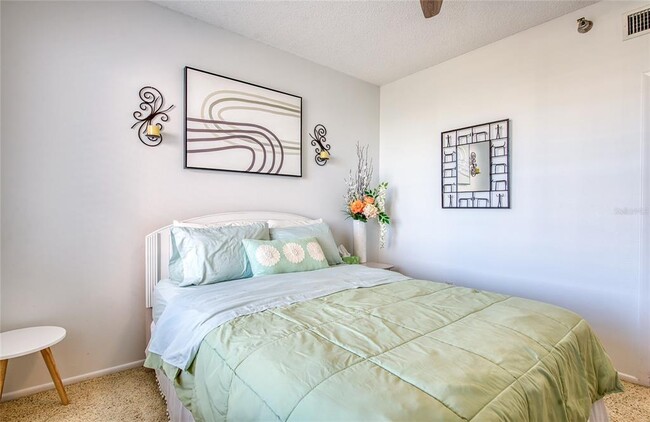 Building Photo - 8040 Sailboat Key Blvd S