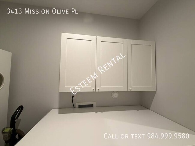 Building Photo - 3413 Mission Olive Pl