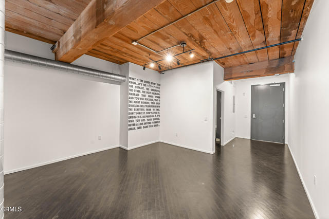 Building Photo - 530 S Hewitt St