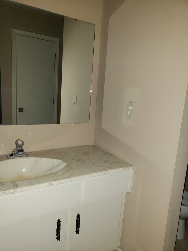 Building Photo - 8 NE 62nd Pl