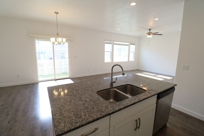 Building Photo - Beautiful Legacy Farms Home