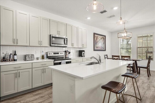 Building Photo - 2710 Bolzano Dr