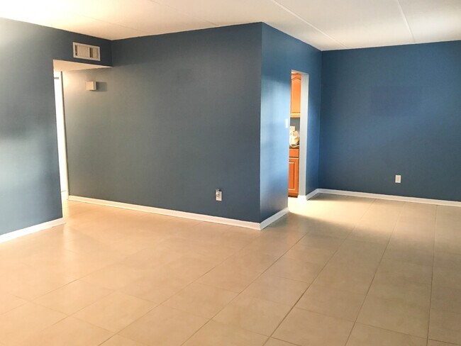 Building Photo - Delightful 2 bedroom in Habana Park!