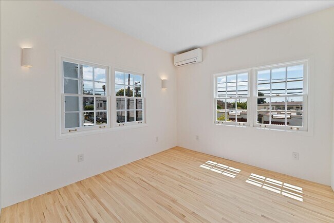 Building Photo - 800.5 N Edinburgh Ave