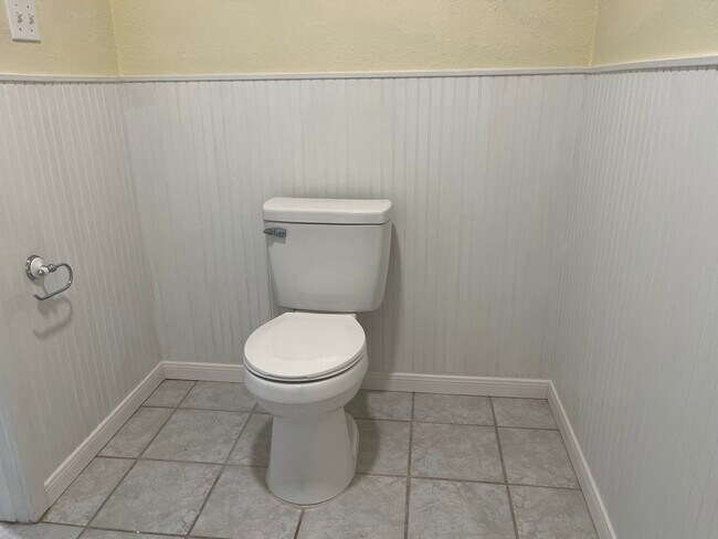 Building Photo - 15500 University Dr