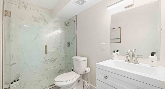 Building Photo - 556 Coral Ct