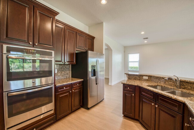 Building Photo - 172 Manor Cir