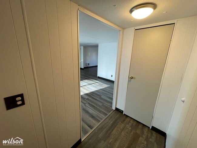 Building Photo - Spacious 4-Bedroom Home in Mabton, WA – Pet Friendly!