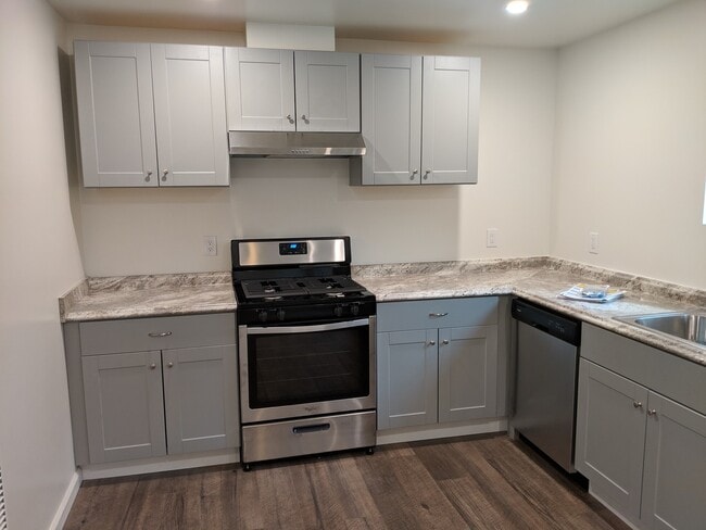 Building Photo - 184 Highland Dr