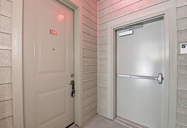 Building Photo - 4819 Caroline St