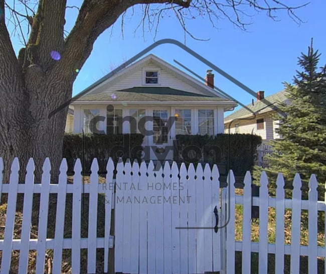 Building Photo - 1654 Suman Ave