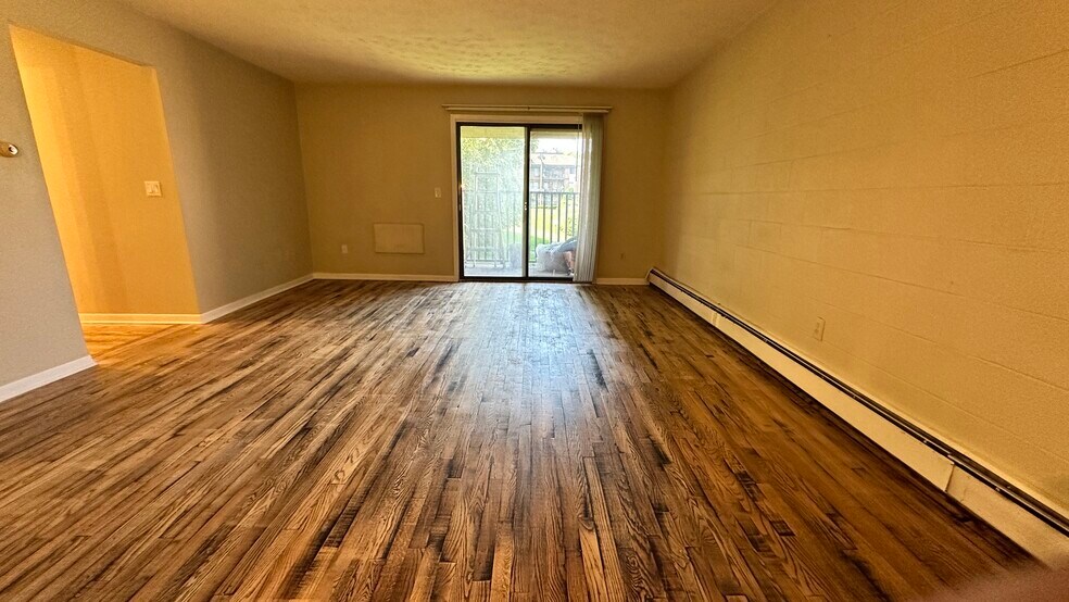 Living room - 581 Crown St