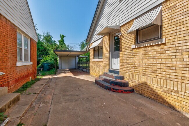 Building Photo - 2708 NW 11th St