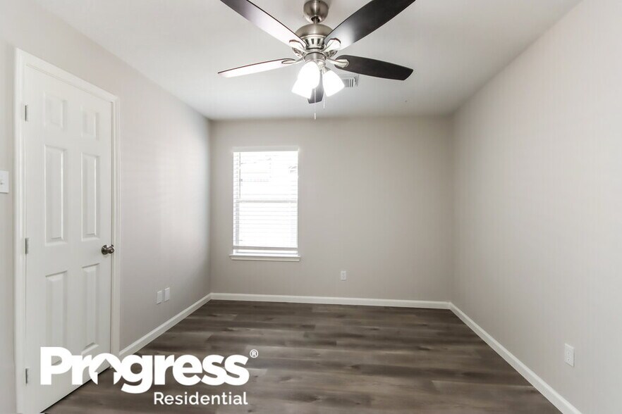 Building Photo - 910 Taylor Ridge Dr