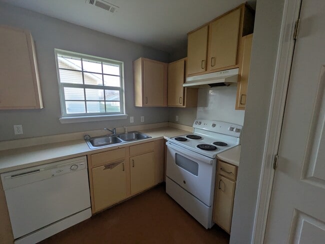 Building Photo - 1419 Crape Myrtle Dr