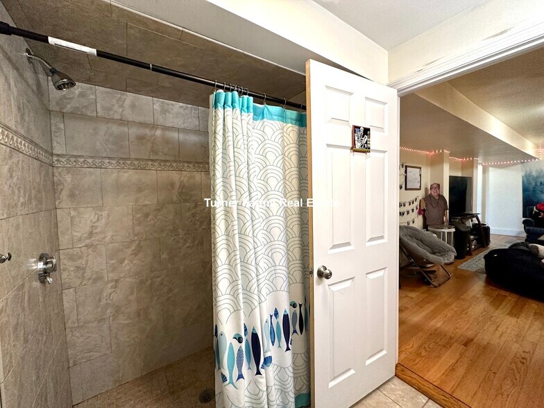 Building Photo - 107 Fisher Ave