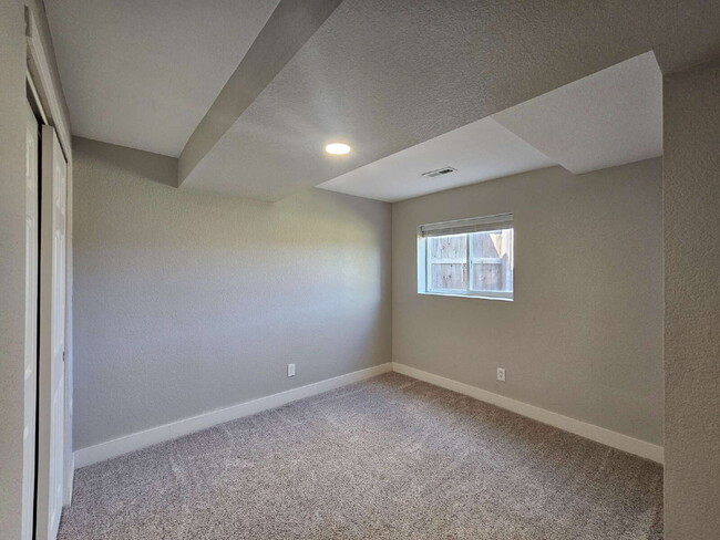Building Photo - Spacious 4-Bedroom Aurora Home with Garage...