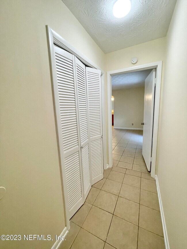 Building Photo - 5391 Golf Course Dr