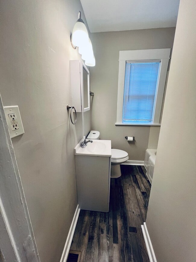 Building Photo - Beautifully Renovated 4bdrm/2bth Home Located in Richmond's Southside!!