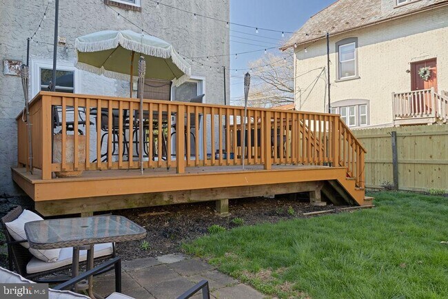 Building Photo - 203 E Rosedale Ave