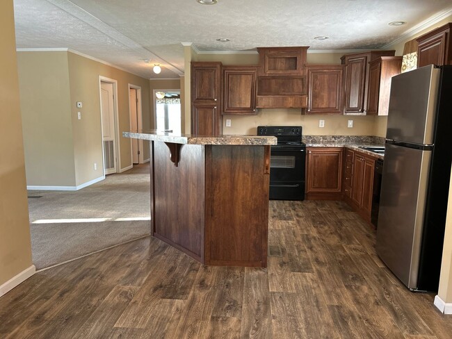 Building Photo - Move in Ready - 2 Bedroom/2 Bath