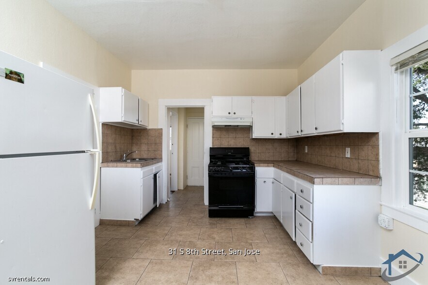 Building Photo - 31 S 8th St