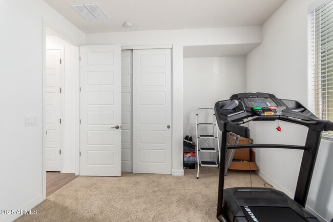 Building Photo - 5747 S Labelle