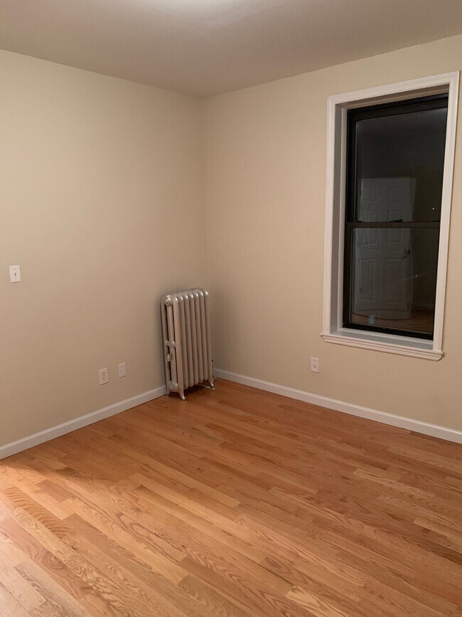 3C-1 bedroom - 3767 63rd St