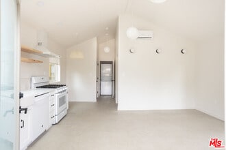 Building Photo - 4949 Sycamore Terrace