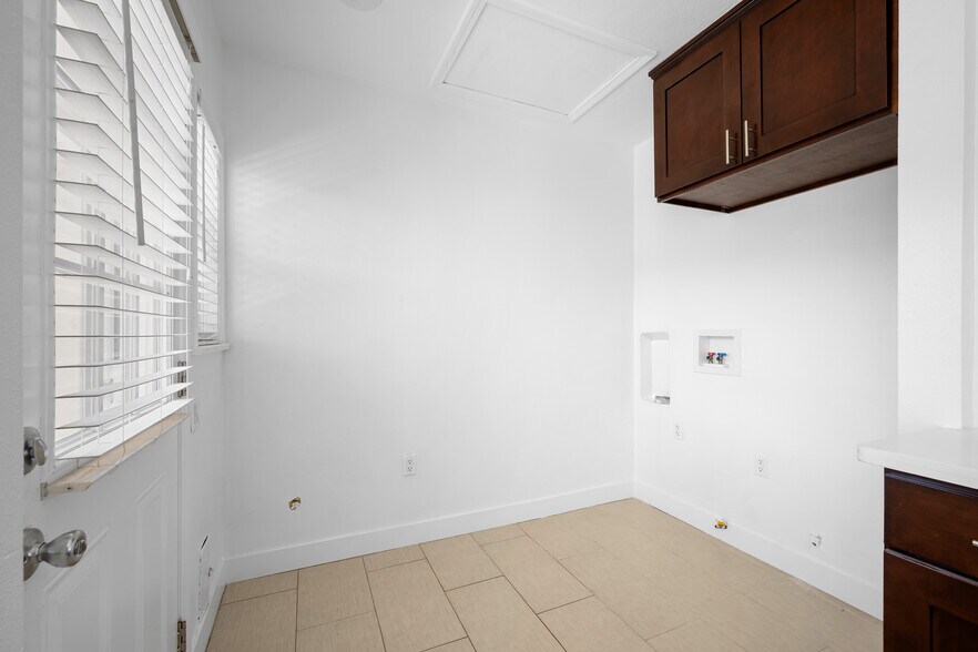 Building Photo - 2930 Mayfield Ave