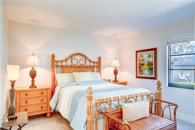 Building Photo - 331 Golfview Cir