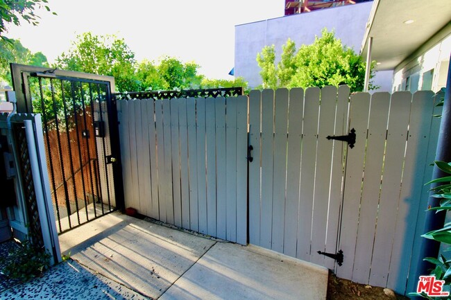 Building Photo - 4336 Laurel Canyon Blvd