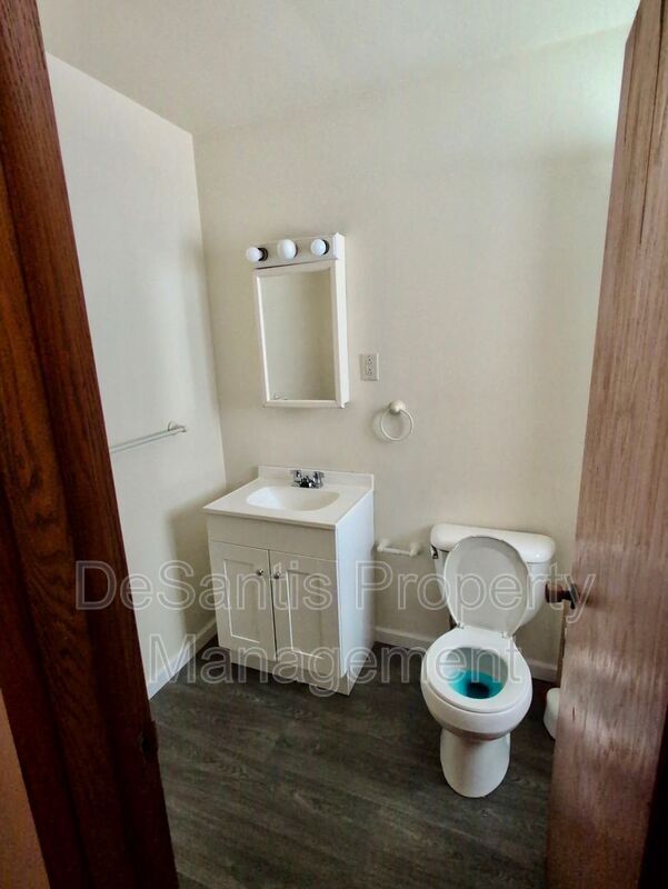 Building Photo - 1517 Highview Dr