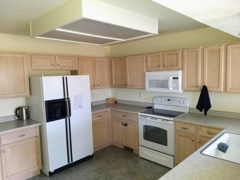 Chef's Dream Kitchen - 5016 Prairie Grass Ln
