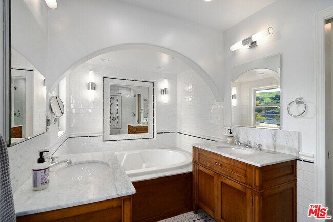 Building Photo - 5020 Dantes View Dr