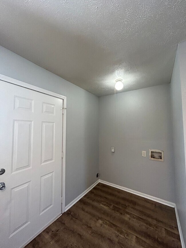 Building Photo - 1415-1417 Aster Street