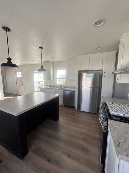 Building Photo - 3601 E Wyoming Ave