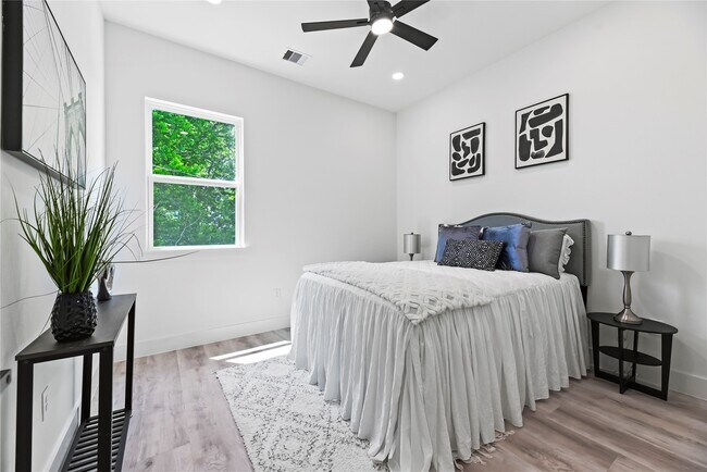 Building Photo - 7212 England St