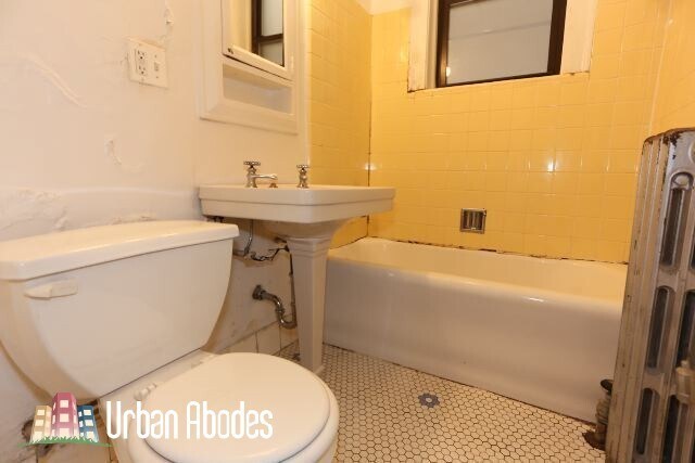 Building Photo - 4542 N Damen Ave