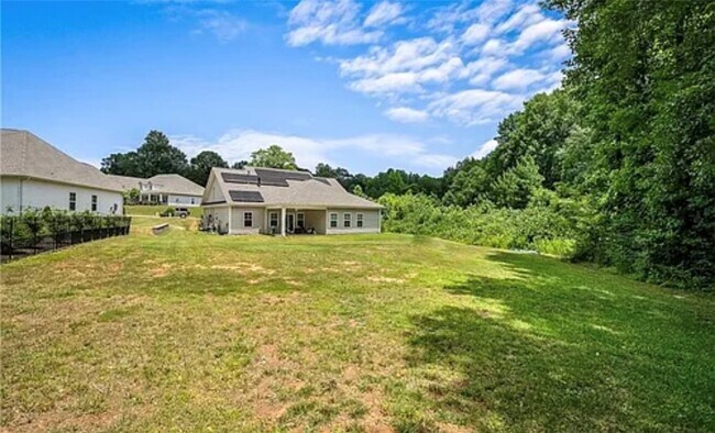 Building Photo - 490 Twin View Dr