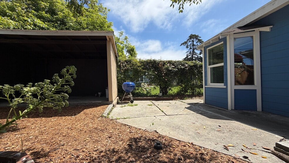 Building Photo - 5351 Soquel Dr
