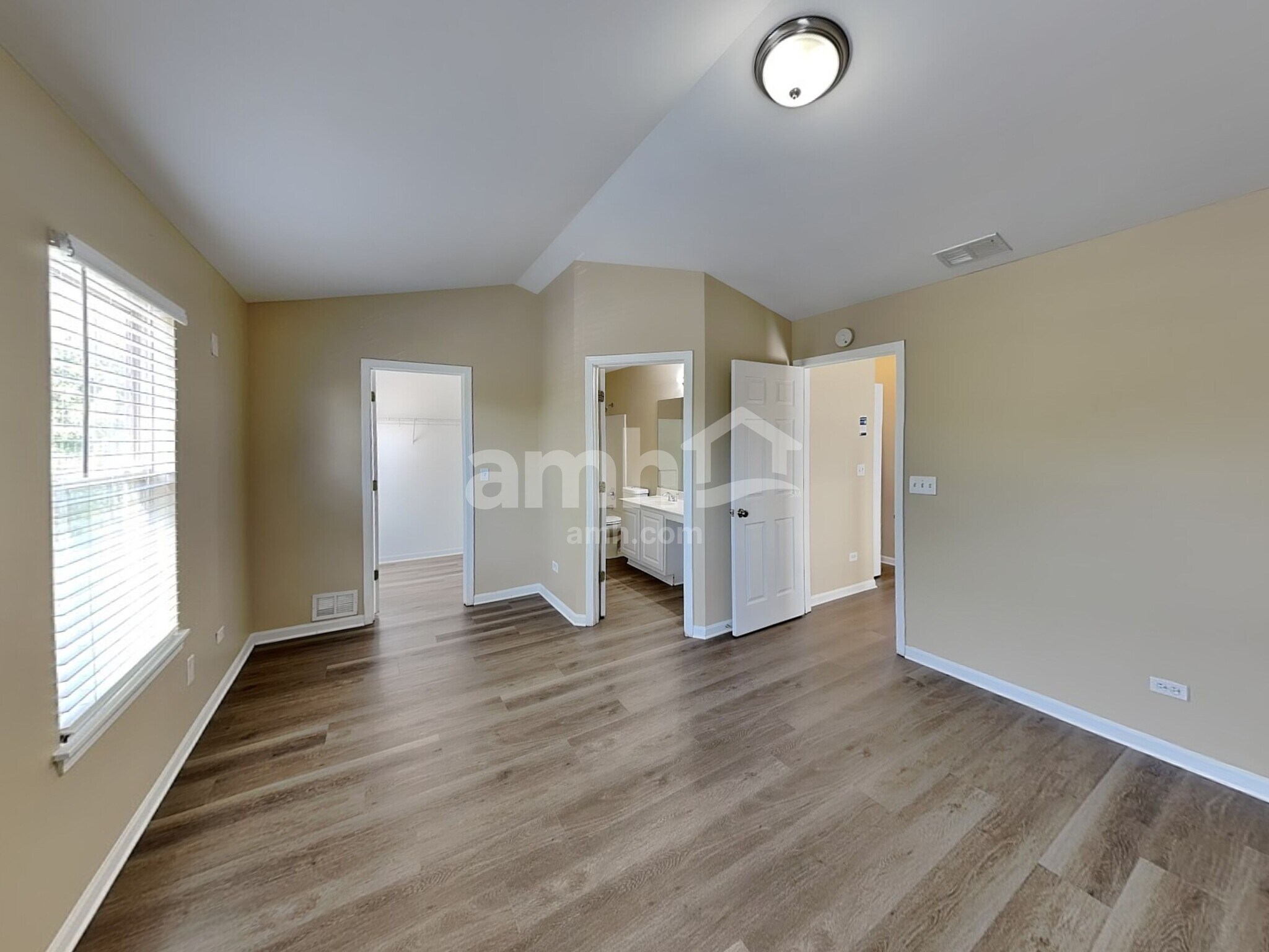 Building Photo - 2828 Sun Valley Dr