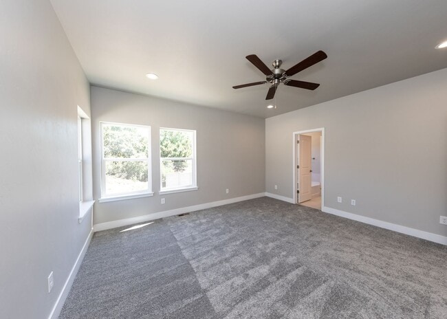 Building Photo - 5389 Sky Top Ln