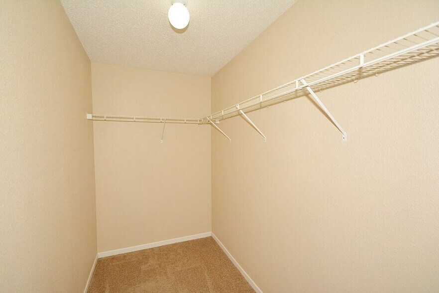 Building Photo - 5660 Grassy Bank Dr