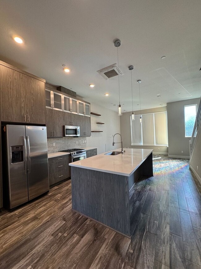 Building Photo - Work Downtown?